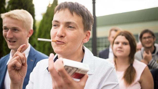 С сигаретой, на каблуках и в метро: как Савченко на саммит в Варшаву ездила