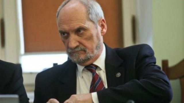 Министр обороны Польши резко ответил российской журналистке Министр обороны Польши резко ответил российской журналистке