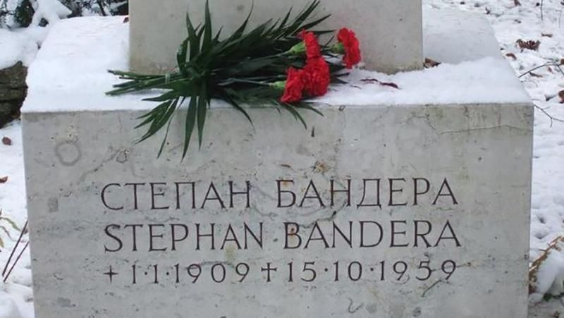 Могилу Бандеры в Мюнхене опять осквернили: появились фото Могилу Бандеры в Мюнхене опять осквернили: появились фото