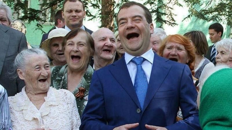 Самые смешные мемы недели. Беглец Онищенко, "беззубый" Медведев Самые смешные мемы недели. Беглец Онищенко, "беззубый" Медведев