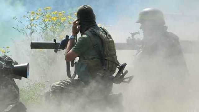 Украинские военные взяли в плен террористов под Троицким