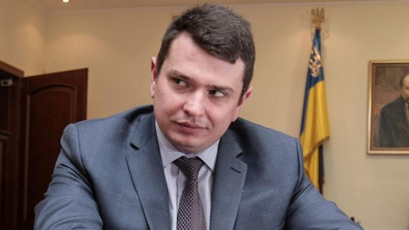 Стало известно, сколько заработал главный антикоррупционер страны