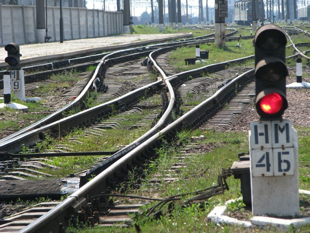 Підліток помер від удару струмом на залізничному мості