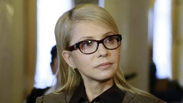 Тимошенко засветила туфли Gucci на встрече с пенсионерами
