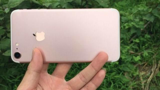 В мережу злили нові фото iPhone 7 В мережу злили нові фото iPhone 7