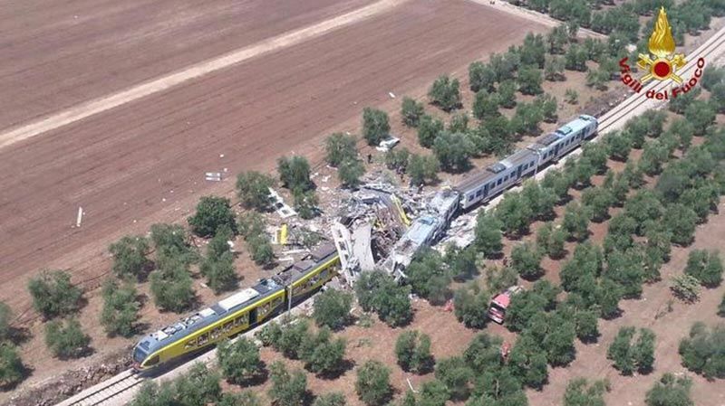 З'явилися моторошні кадри з місця зіткнення пасажирських потягів в Італії