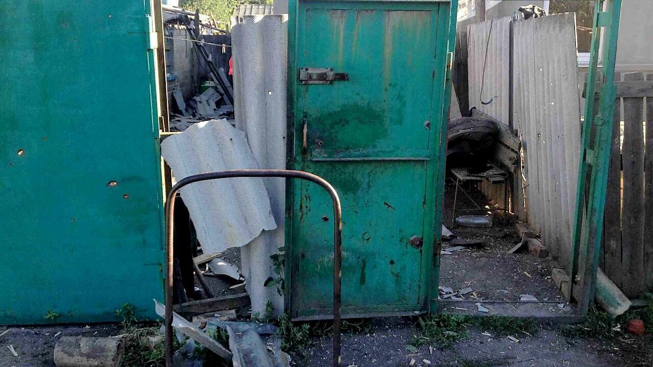 Появились фото впечатляющих разрушений после обстрела города в Донецкой области