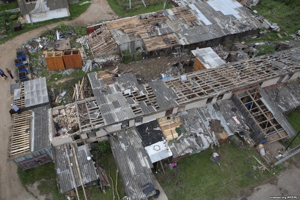 Сусідів України серйозно потрощив ураган: з'явились шокуючі фото та відео