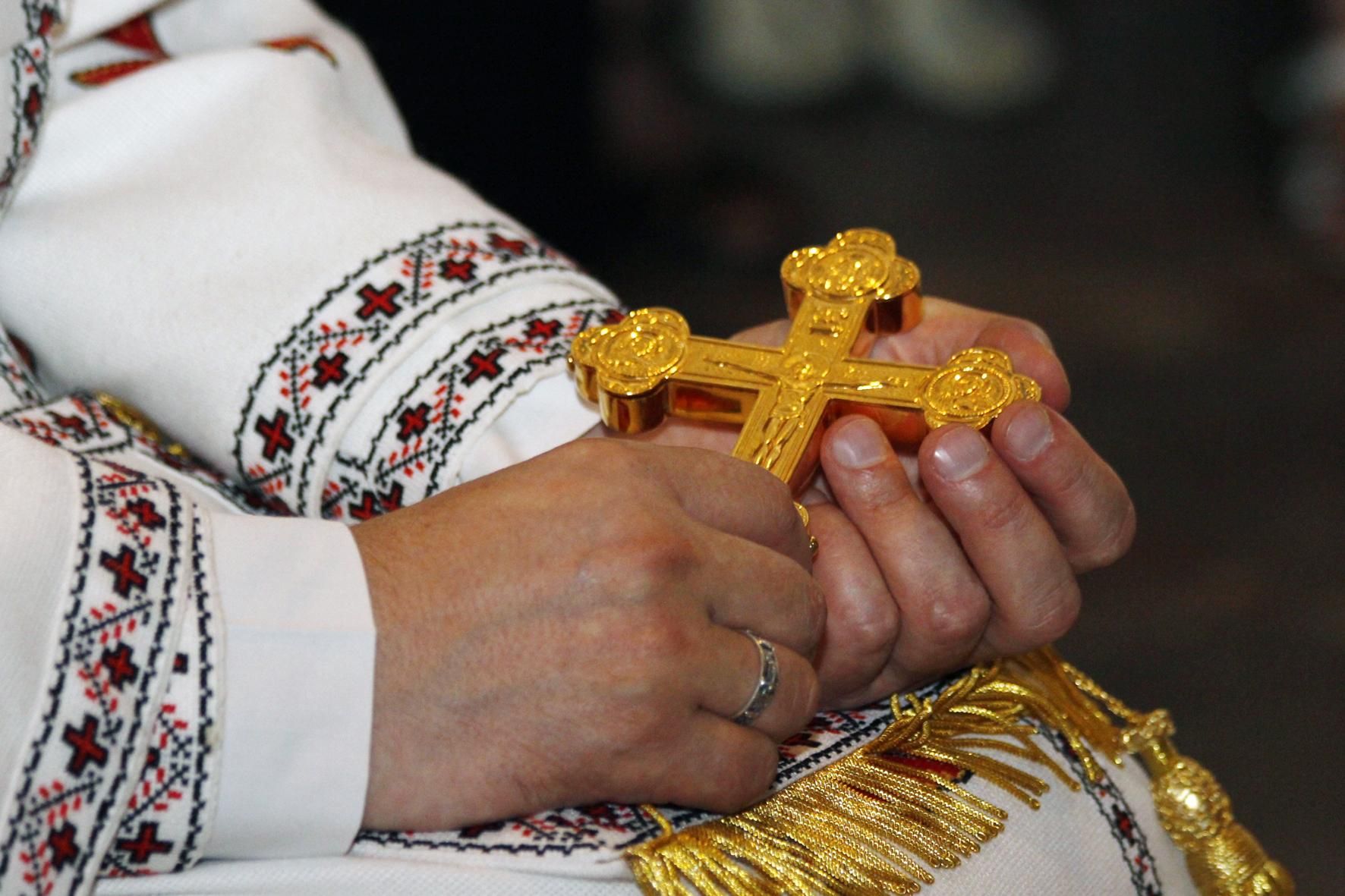 Небезпечні не віряни, а радикали, — політолог Небезпечні не віряни, а радикали, — політолог