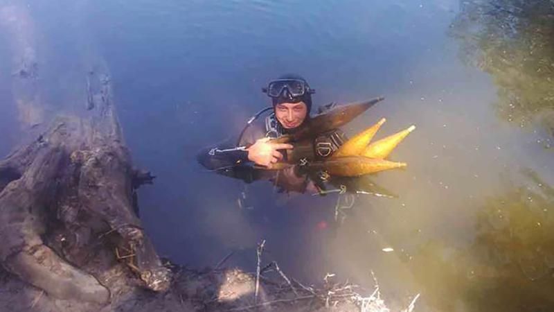 Целый арсенал взрывчатки подняли со дна реки Айдар: появились фото Целый арсенал взрывчатки подняли со дна реки Айдар: появились фото