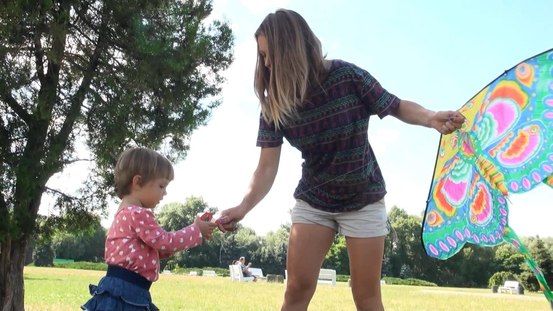 Украинка начала уникальный флешмоб для молодых родителей Украинка начала уникальный флешмоб для молодых родителей