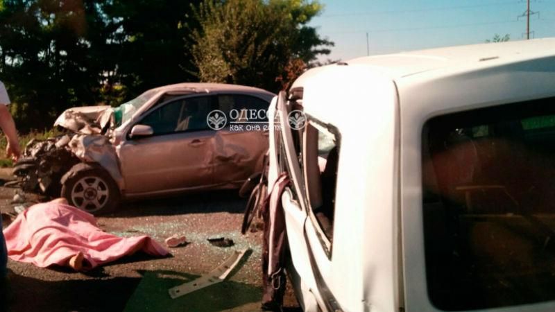 Opel влетел в пассажирскую маршрутку под Одессой: много пострадавших Opel влетел в пассажирскую маршрутку под Одессой: много пострадавших