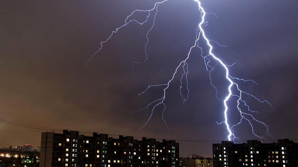 Мощный ураган в России убил человека, много пострадавших Мощный ураган в России убил человека, много пострадавших