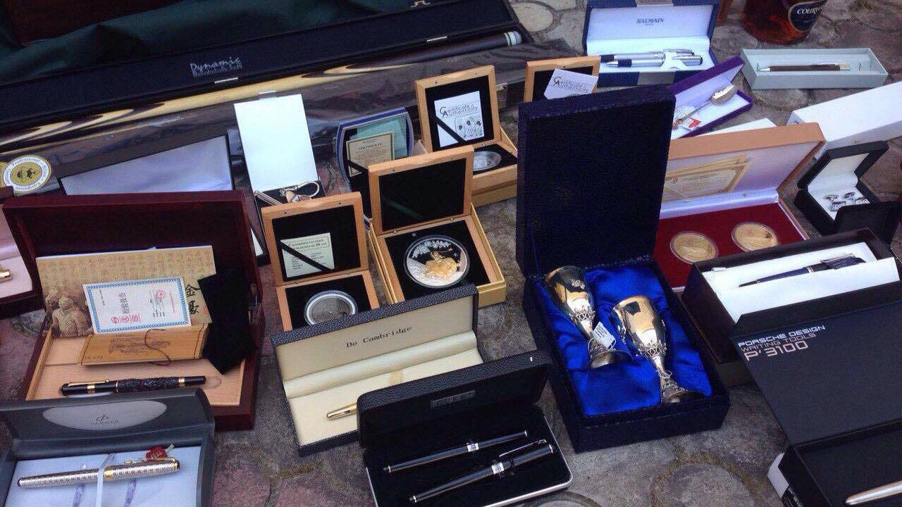 У стилі Пшонки: у будинку чиновника харківської мерії провели обшуки У стилі Пшонки: у будинку чиновника харківської мерії провели обшуки