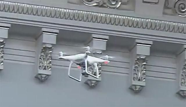 "Батьківщина" у Раді запустила безпілотник, щоб зірвати важливе голосування "Батьківщина" у Раді запустила безпілотник, щоб зірвати важливе голосування