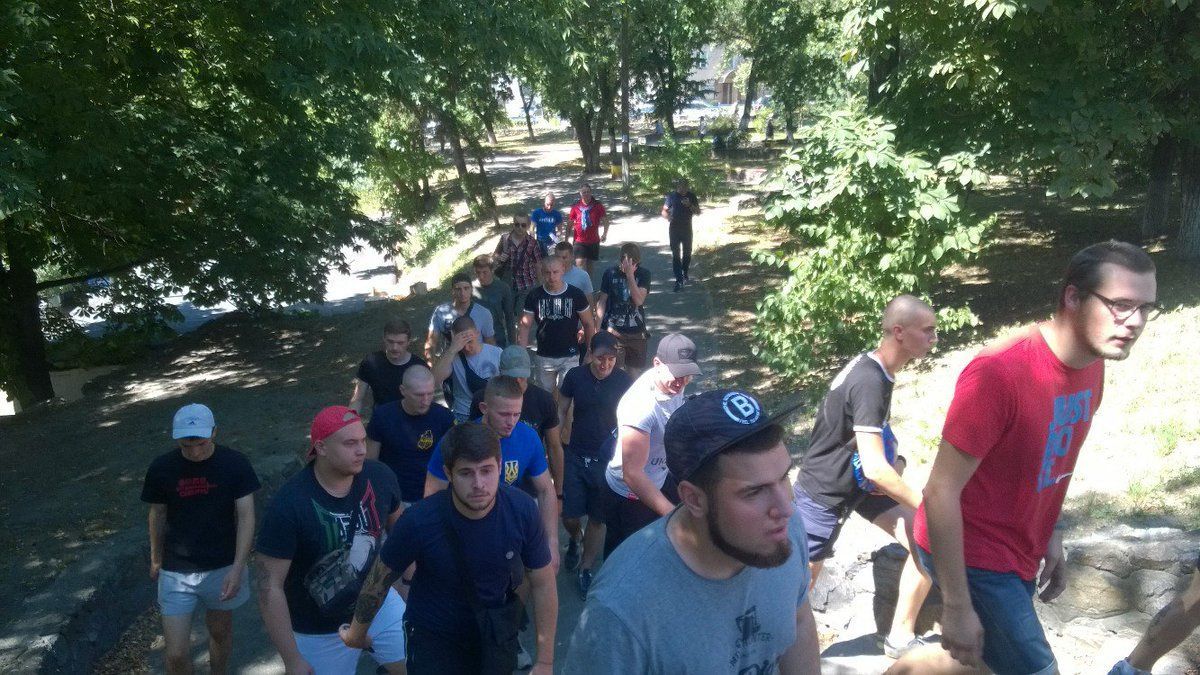 "Азов" сорвал выступление лидера украинских коммунистов "Азов" сорвал выступление лидера украинских коммунистов