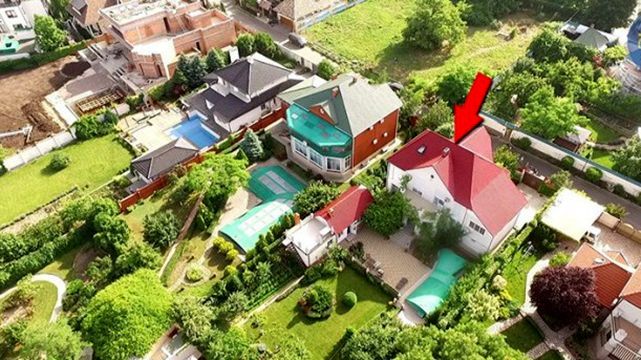 Автомайдан показав шикарні маєтки київських суддів Автомайдан показав шикарні маєтки київських суддів