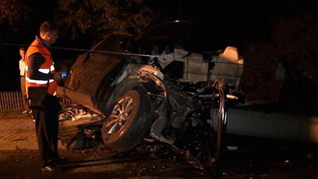 Смертельна ДТП під Івано-Франківськом: авто розтрощило навпіл Смертельна ДТП під Івано-Франківськом: авто розтрощило навпіл