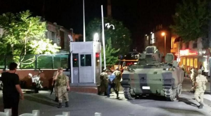 В Турции разворачивается попытка государственного переворота В Турции разворачивается попытка государственного переворота