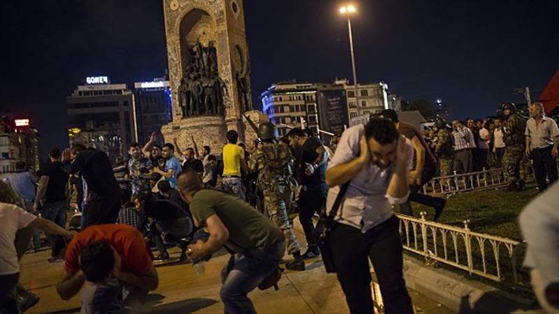 Переворот у Туреччині: з'явилось відео з місця подій