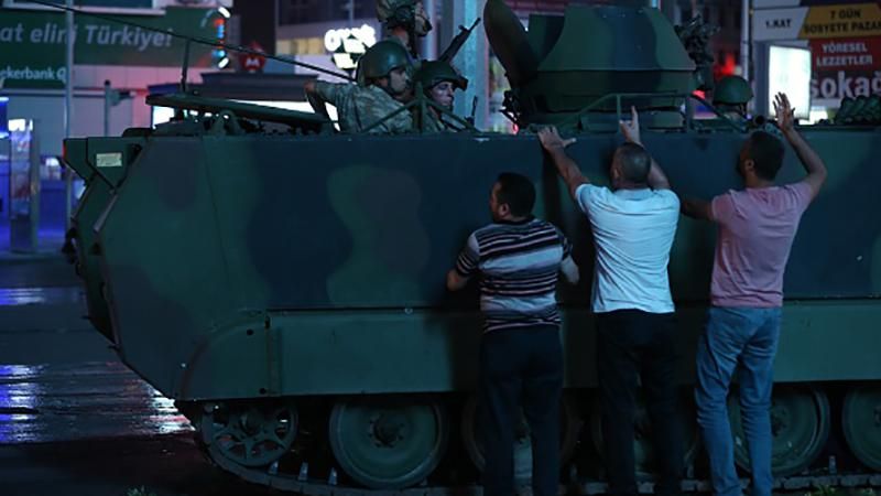 Переворот в Турции: СМИ сообщили об убийстве соратника Эрдогана Переворот в Турции: СМИ сообщили об убийстве соратника Эрдогана