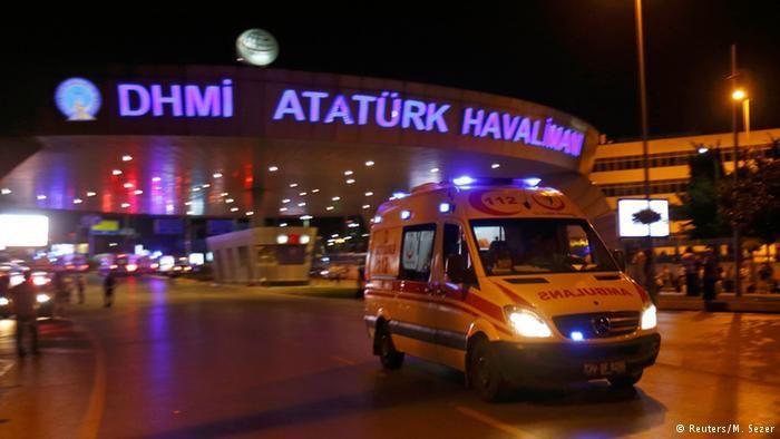 Почти три десятка украинцев находятся в аэропорту Стамбула, – генконсул