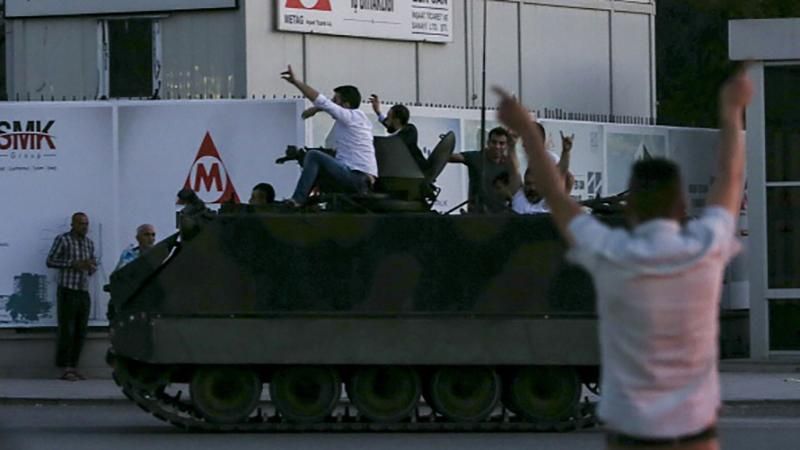 Переворот у Туреччині: генерала-заколотника ліквідували