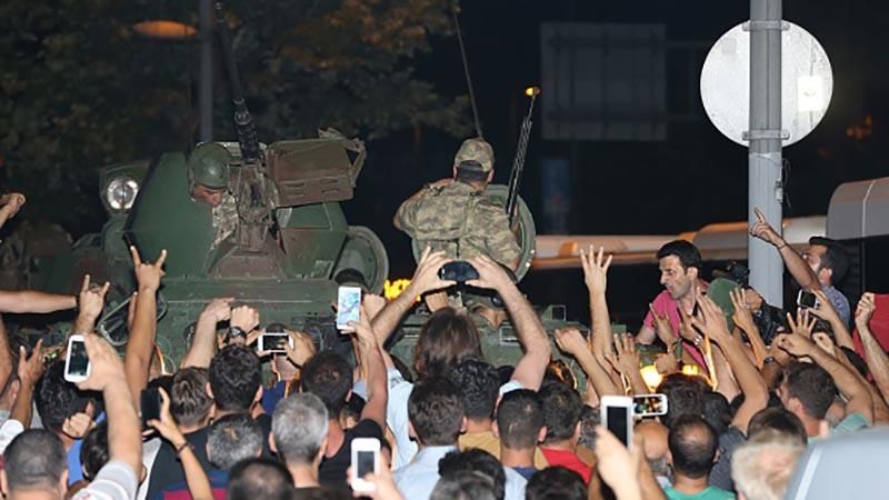 У Туреччині затримали понад півтори тисячі військових за спробу перевороту
