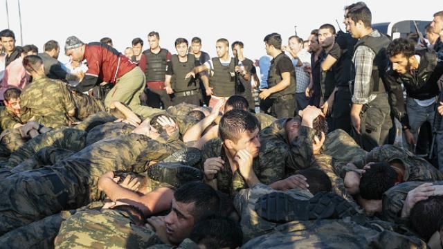 Спроба перевороту в Туреччині: вже затримано майже 3000 заколотників Спроба перевороту в Туреччині: вже затримано майже 3000 заколотників