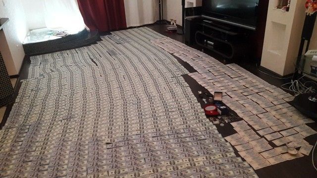 З'явилось фото та відео затримання хабарника Держслужби З'явилось фото та відео затримання хабарника Держслужби