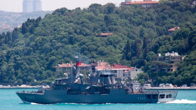 Переворот в Турции: мятежники захватили корабль и взяли в заложники командующего ВМС