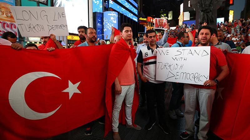 Єдина країна під час перевороту: турки світу підтримали демократію 