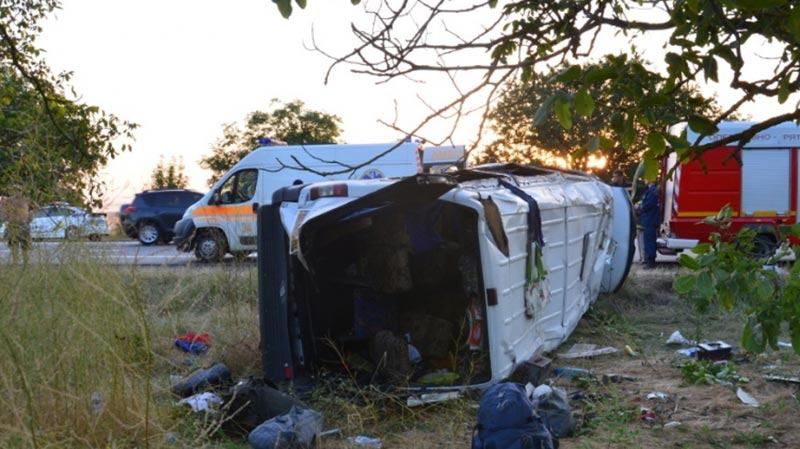 Грузовик врезался в маршрутку под Николаевом: женщине оторвало голову (18+) Грузовик врезался в маршрутку под Николаевом: женщине оторвало голову (18+)