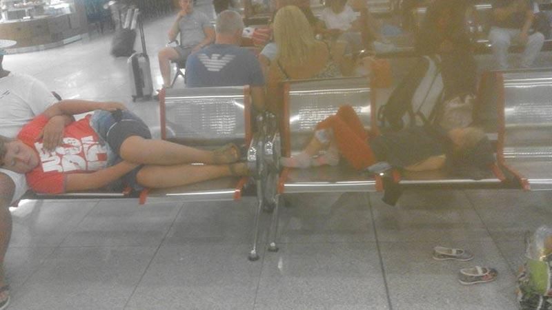 150 украинцев застряли в аэропорту Болгарии 150 украинцев застряли в аэропорту Болгарии