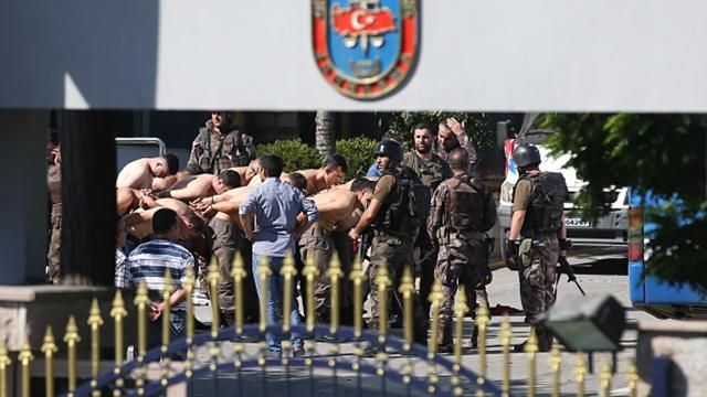 Командиры мятежных частей убеждали рядовых солдат, что это обучение, – СМИ Командиры мятежных частей убеждали рядовых солдат, что это обучение, – СМИ