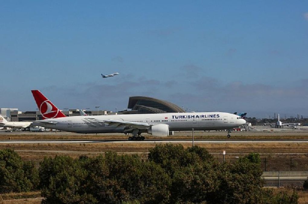 До Києва зі Стамбулу прилетів літак з українцями