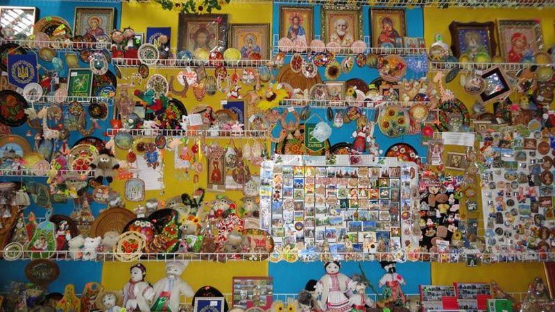 Полиция нагло снесла палатки с украинскими сувенирами в Севастополе Полиция нагло снесла палатки с украинскими сувенирами в Севастополе