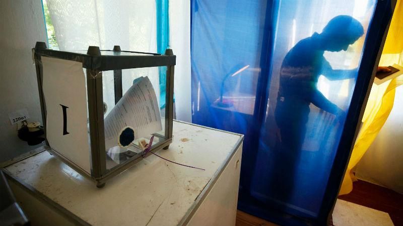 Автобуси з пенсіонерами та фіктивні кандидати: як проходять вибори у Дніпрі Автобуси з пенсіонерами та фіктивні кандидати: як проходять вибори у Дніпрі