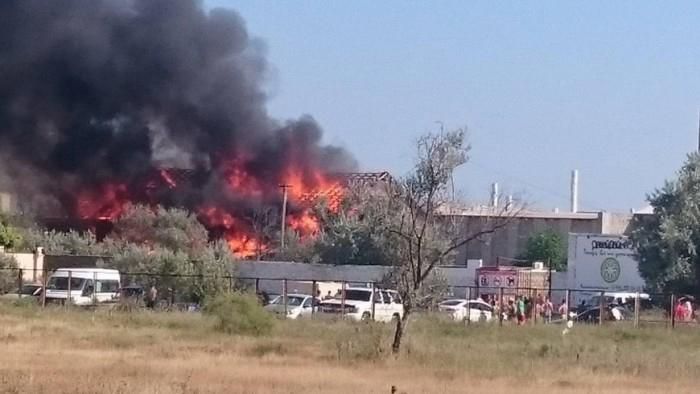 І знову каміння з неба: в Криму горять приміщення фестивалю "Казантип"