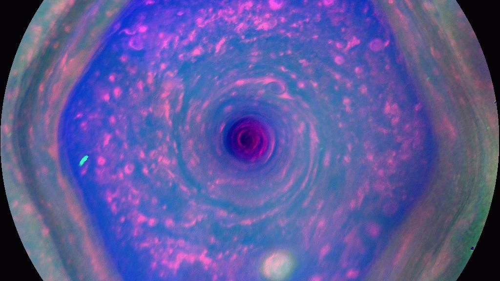 NASA показала унікальний шестикутний шторм на Сатурні