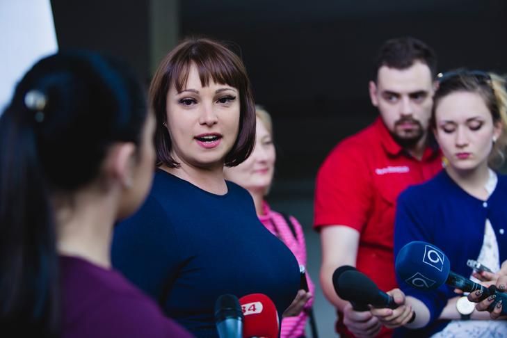 Волонтерка Ричкова впевнено лідирує у Дніпрі, – ЦВК Волонтерка Ричкова впевнено лідирує у Дніпрі, – ЦВК