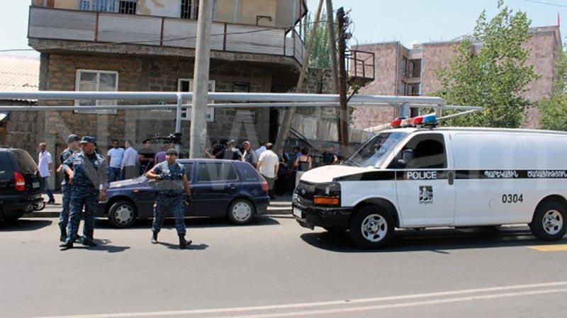 Із захопленої будівлі поліції в Єревані звільнили одного заручника