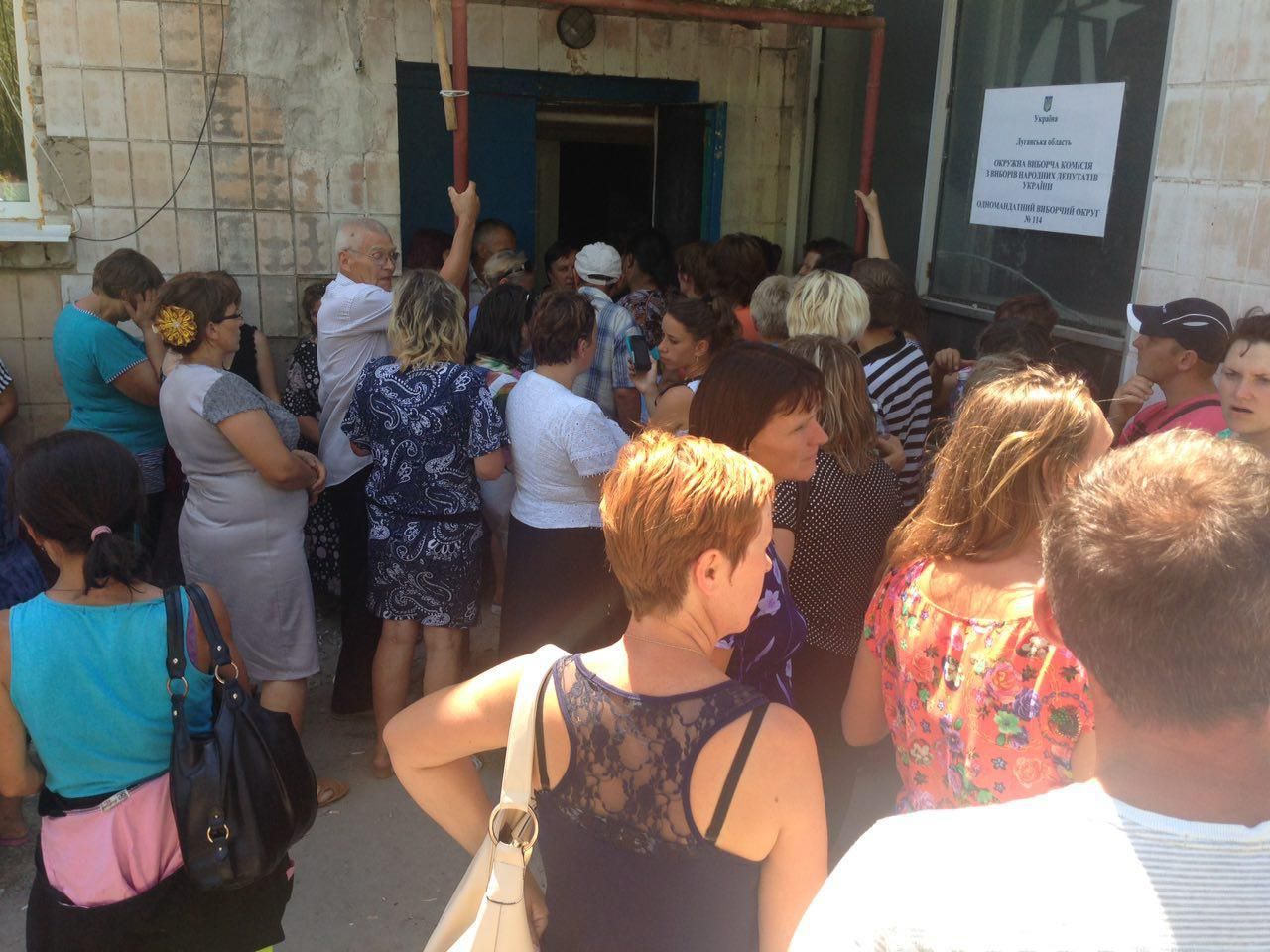 КИУ заявляет о бегстве руководства ОИК в 114-м округе на Луганщине КИУ заявляет о бегстве руководства ОИК в 114-м округе на Луганщине