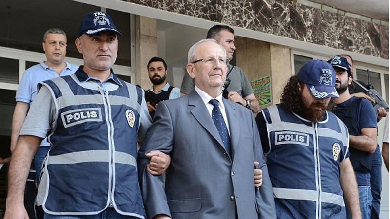 Власть Турции уволила почти 9 тысяч  чиновников после попытки переворота
