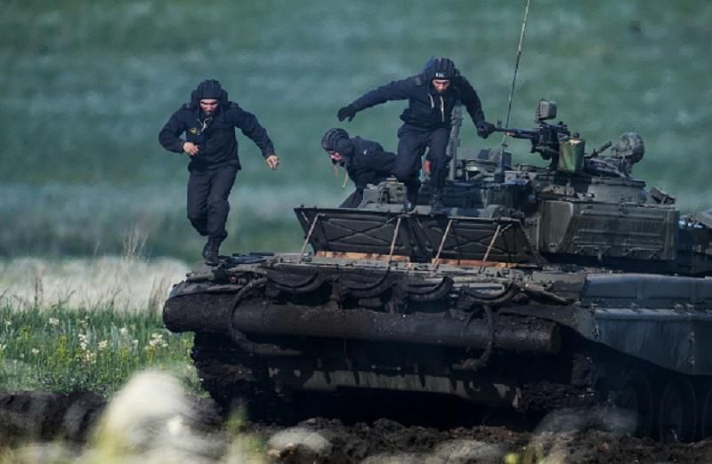 Стало відомо, скільки танків Росія перекинула на Донбас