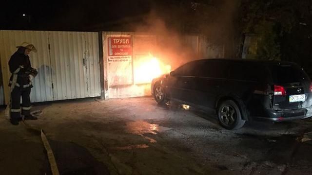 Авто журналіста спалили у Рівному: з’явилися фото Авто журналіста спалили у Рівному: з’явилися фото