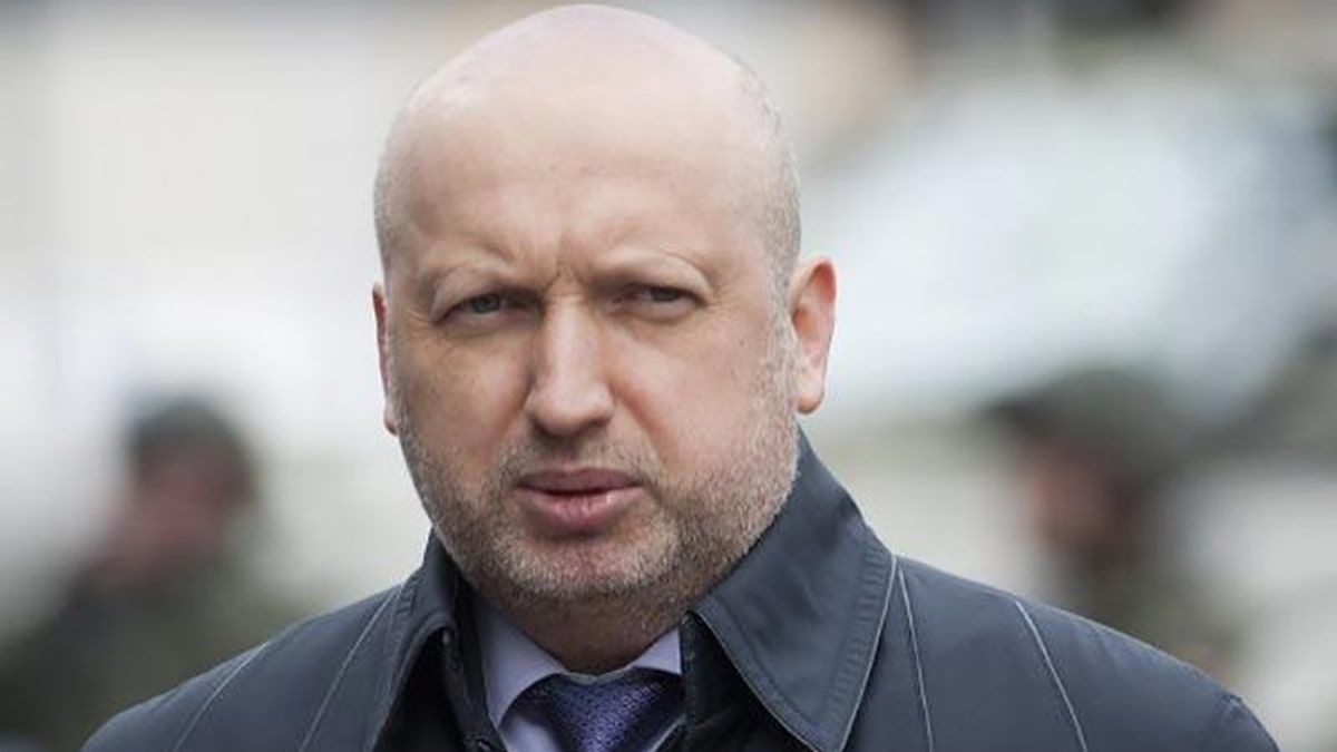 Турчинов заявив про можливість введення воєнного стану Турчинов заявив про можливість введення воєнного стану