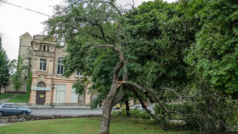 Погодний апокаліпсис в Україні: страхітливі наслідки негоди за останні дні Погодний апокаліпсис в Україні: страхітливі наслідки негоди за останні дні