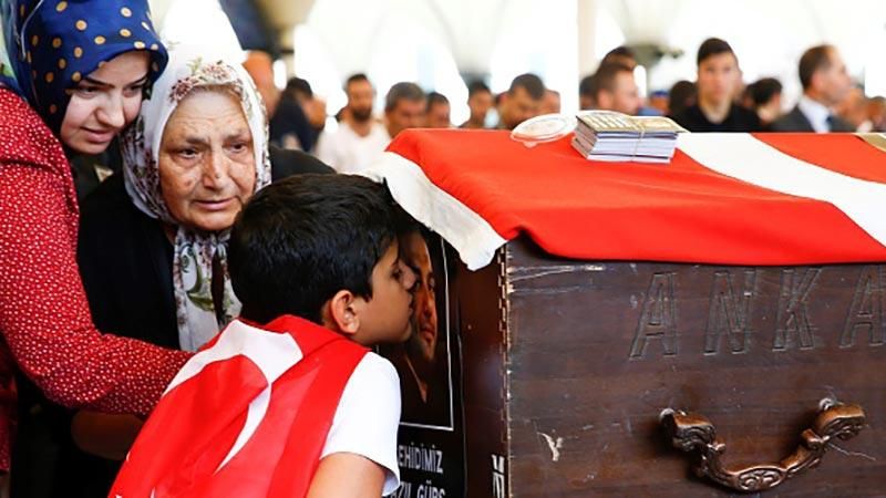Турция запретила религиозные похороны сторонников путча