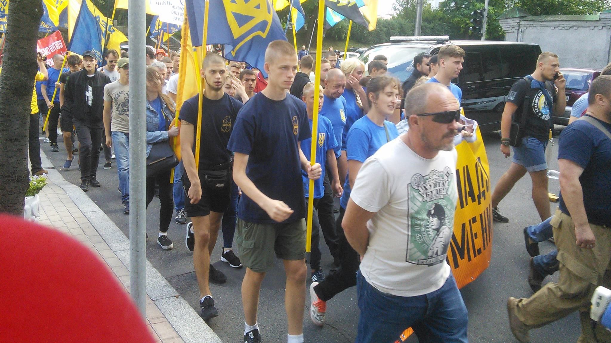 "Азов" спільно з шахтарями проводить акцію під Кабміном "Азов" спільно з шахтарями проводить акцію під Кабміном